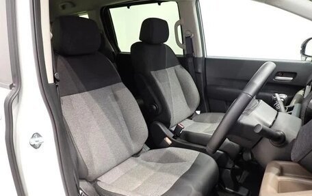 Honda Freed, 2024 год, 1 870 084 рублей, 8 фотография