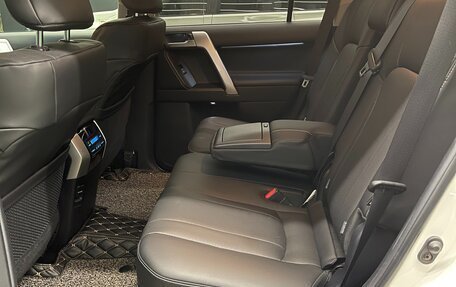 Toyota Land Cruiser Prado 150 рестайлинг 2, 2020 год, 6 500 000 рублей, 11 фотография