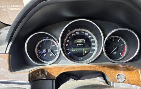 Mercedes-Benz E-Класс, 2013 год, 1 800 000 рублей, 13 фотография