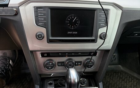 Volkswagen Passat B8 рестайлинг, 2017 год, 2 000 000 рублей, 13 фотография