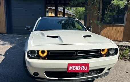 Dodge Challenger III рестайлинг 2, 2018 год, 3 650 000 рублей, 3 фотография