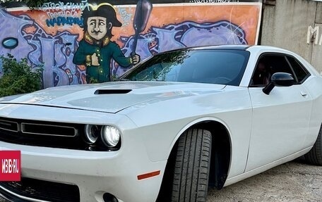 Dodge Challenger III рестайлинг 2, 2018 год, 3 650 000 рублей, 2 фотография
