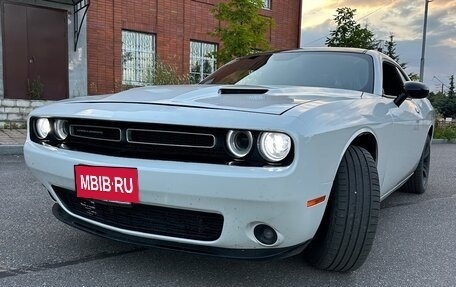 Dodge Challenger III рестайлинг 2, 2018 год, 3 650 000 рублей, 4 фотография