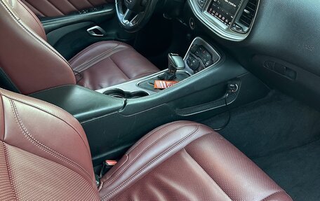 Dodge Challenger III рестайлинг 2, 2018 год, 3 650 000 рублей, 7 фотография