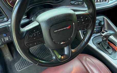 Dodge Challenger III рестайлинг 2, 2018 год, 3 650 000 рублей, 11 фотография