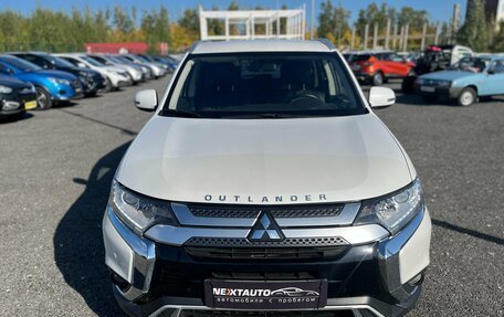 Mitsubishi Outlander III рестайлинг 3, 2020 год, 2 348 000 рублей, 8 фотография