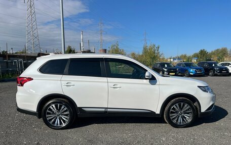 Mitsubishi Outlander III рестайлинг 3, 2020 год, 2 348 000 рублей, 6 фотография