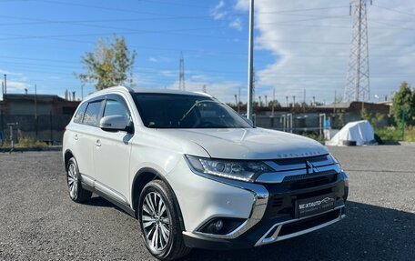 Mitsubishi Outlander III рестайлинг 3, 2020 год, 2 348 000 рублей, 7 фотография