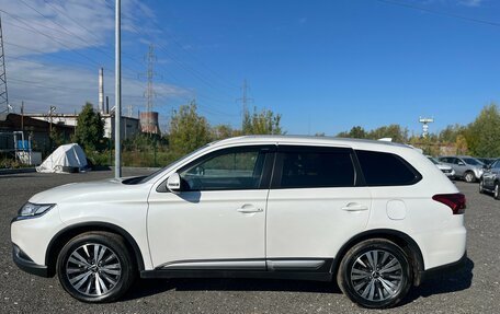 Mitsubishi Outlander III рестайлинг 3, 2020 год, 2 348 000 рублей, 2 фотография