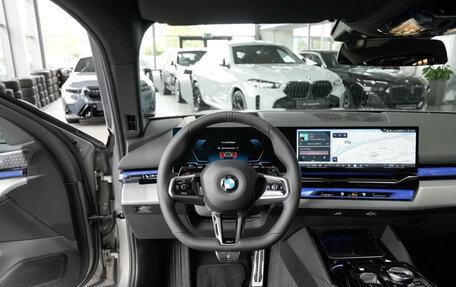 BMW 5 серия, 2025 год, 9 500 000 рублей, 10 фотография