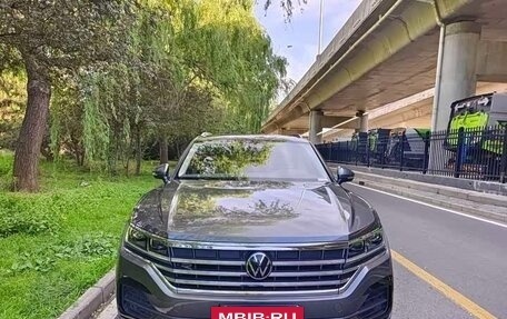Volkswagen Touareg III, 2022 год, 5 600 000 рублей, 2 фотография