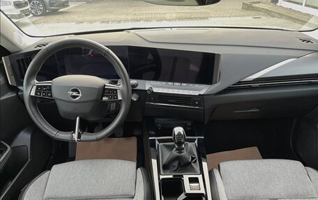 Opel Astra, 2023 год, 2 400 000 рублей, 7 фотография