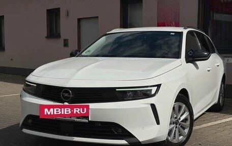 Opel Astra, 2023 год, 2 400 000 рублей, 4 фотография