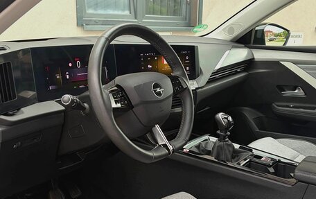 Opel Astra, 2023 год, 2 400 000 рублей, 9 фотография