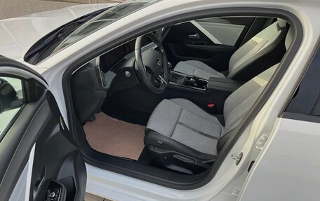 Opel Astra, 2023 год, 2 400 000 рублей, 11 фотография