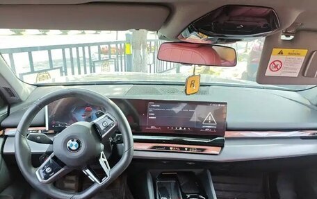 BMW 5 серия, 2025 год, 6 фотография