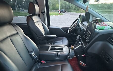Hyundai Staria, 2022 год, 2 200 000 рублей, 4 фотография