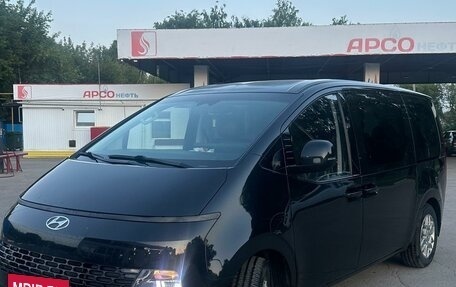 Hyundai Staria, 2022 год, 2 200 000 рублей, 2 фотография