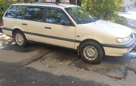 Volkswagen Passat B4, 1995 год, 275 000 рублей, 2 фотография