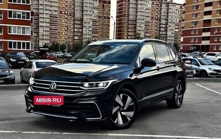 Volkswagen Tiguan II, 2023 год, 4 250 000 рублей, 2 фотография