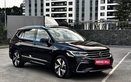 Volkswagen Tiguan II, 2023 год, 4 250 000 рублей, 6 фотография