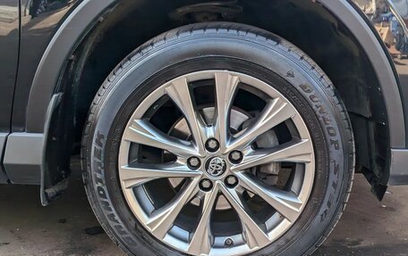 Toyota RAV4, 2018 год, 2 500 000 рублей, 19 фотография