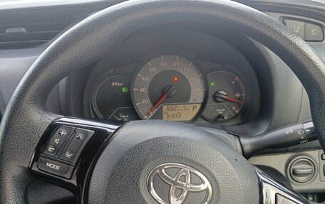 Toyota Vitz, 2017 год, 860 000 рублей, 7 фотография