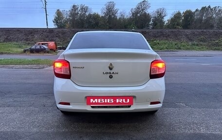 Renault Logan II, 2017 год, 560 000 рублей, 2 фотография