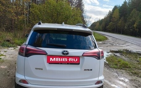 Toyota RAV4, 2016 год, 2 450 000 рублей, 4 фотография