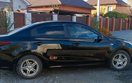 KIA Rio IV, 2018 год, 1 300 000 рублей, 3 фотография