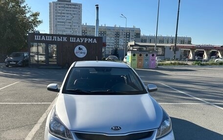 KIA Rio IV, 2020 год, 890 000 рублей, 2 фотография