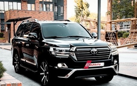 Toyota Land Cruiser 200, 2016 год, 5 390 000 рублей, 2 фотография