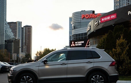 Volkswagen Tiguan II, 2019 год, 1 748 000 рублей, 6 фотография