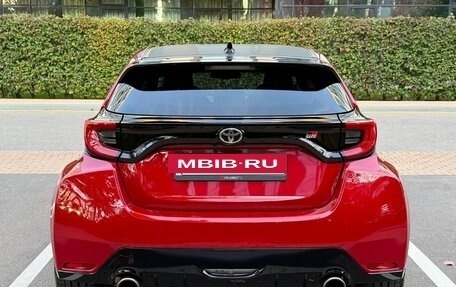 Toyota Yaris, 2024 год, 7 800 000 рублей, 4 фотография