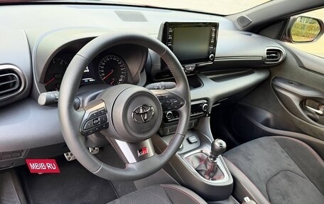 Toyota Yaris, 2024 год, 7 800 000 рублей, 22 фотография