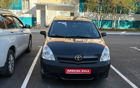 Toyota Corolla Verso I, 2007 год, 900 000 рублей, 1 фотография