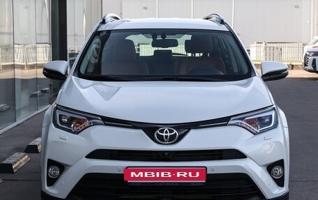 Toyota RAV4, 2015 год, 2 698 000 рублей, 2 фотография