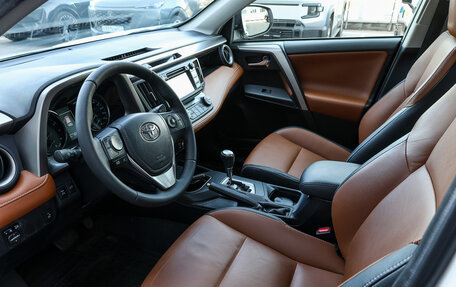 Toyota RAV4, 2015 год, 2 698 000 рублей, 15 фотография