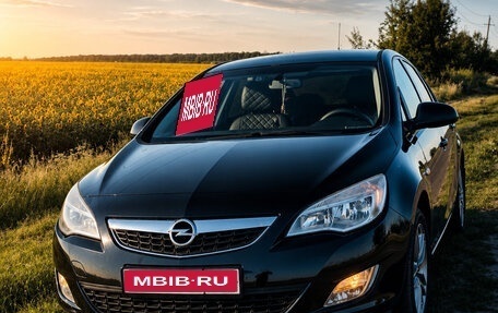 Opel Astra J, 2011 год, 790 000 рублей, 1 фотография