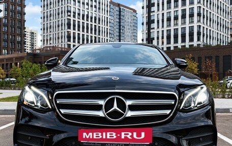Mercedes-Benz E-Класс, 2019 год, 3 000 000 рублей, 7 фотография