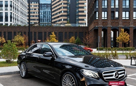 Mercedes-Benz E-Класс, 2019 год, 3 000 000 рублей, 3 фотография
