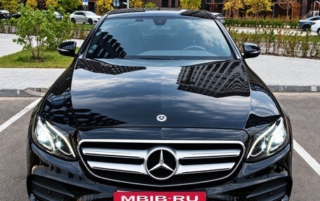 Mercedes-Benz E-Класс, 2019 год, 3 000 000 рублей, 4 фотография