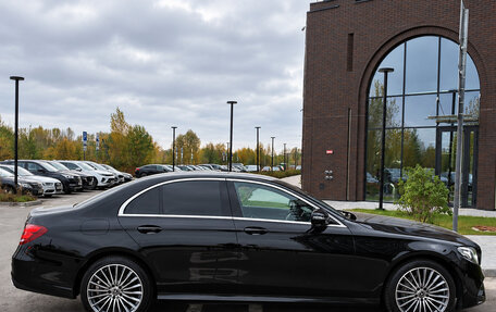 Mercedes-Benz E-Класс, 2019 год, 3 000 000 рублей, 19 фотография