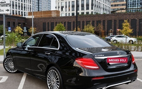 Mercedes-Benz E-Класс, 2019 год, 3 000 000 рублей, 24 фотография