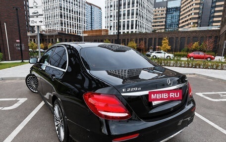 Mercedes-Benz E-Класс, 2019 год, 3 000 000 рублей, 22 фотография