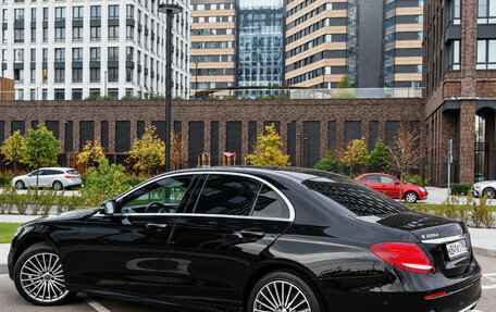 Mercedes-Benz E-Класс, 2019 год, 3 000 000 рублей, 26 фотография