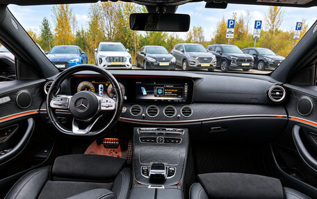 Mercedes-Benz E-Класс, 2019 год, 3 000 000 рублей, 30 фотография