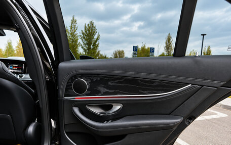Mercedes-Benz E-Класс, 2019 год, 3 000 000 рублей, 39 фотография