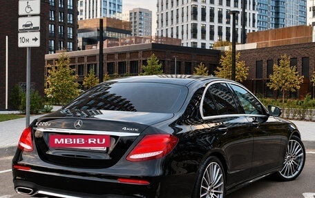 Mercedes-Benz E-Класс, 2019 год, 3 000 000 рублей, 27 фотография