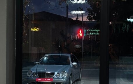 Mercedes-Benz E-Класс, 1999 год, 1 050 000 рублей, 28 фотография